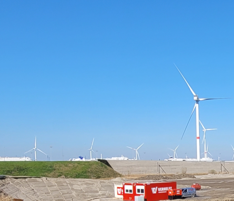 Volop grondwerk activiteiten op onze nieuwe tankstation locatie  Zeebrugge Haven
