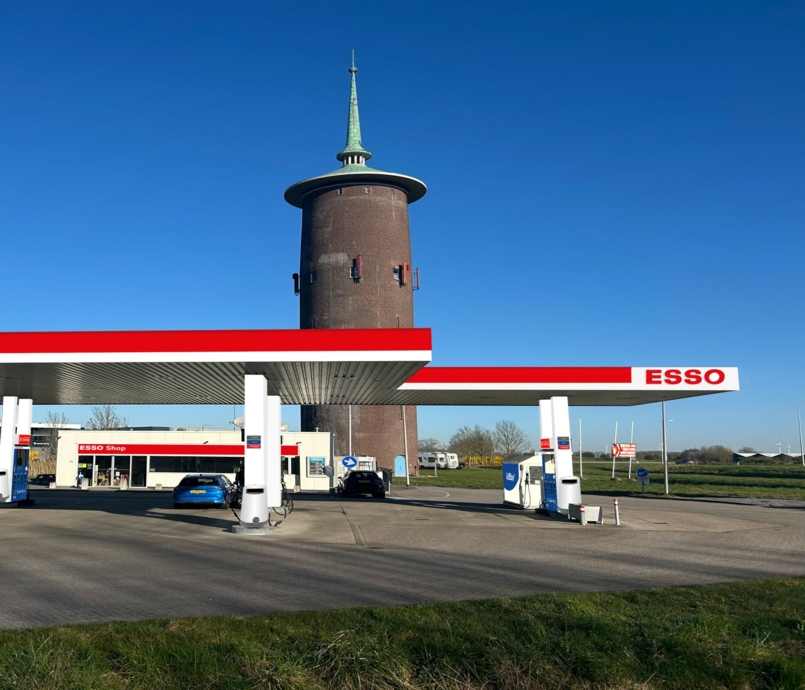 Het 10e Aers Esso Tankstation De Watertoren in Dirksland.