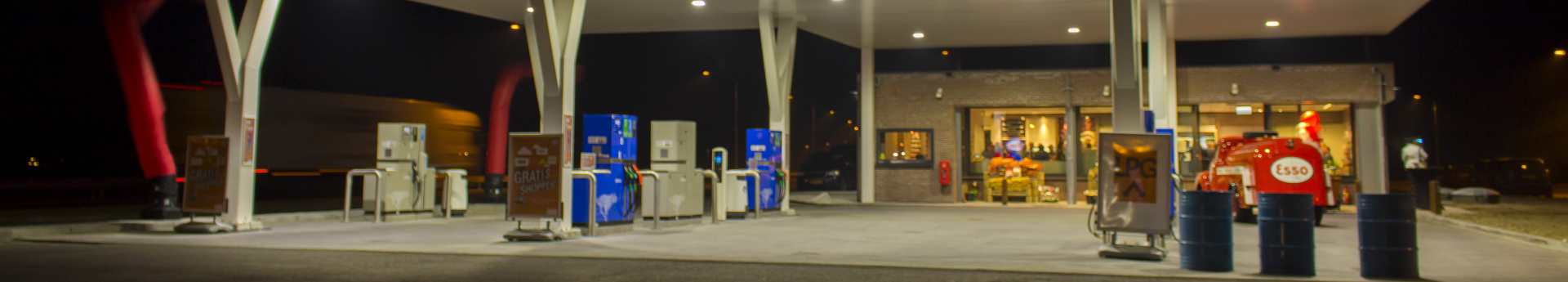 Tankstation IJzendijke by night